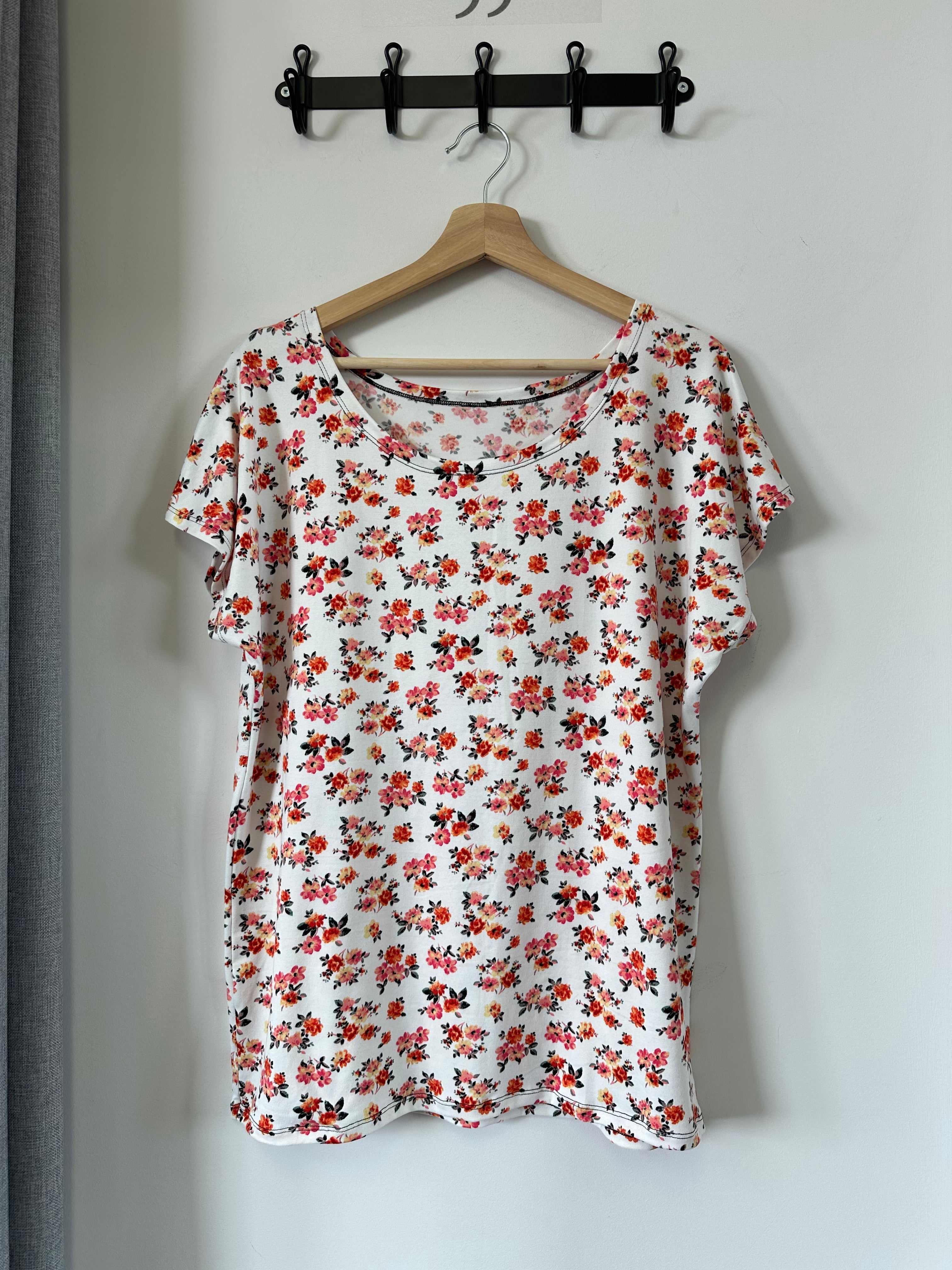IMPARFAIT** Chandail Ample Petit Fleuri fond Blanc LONG