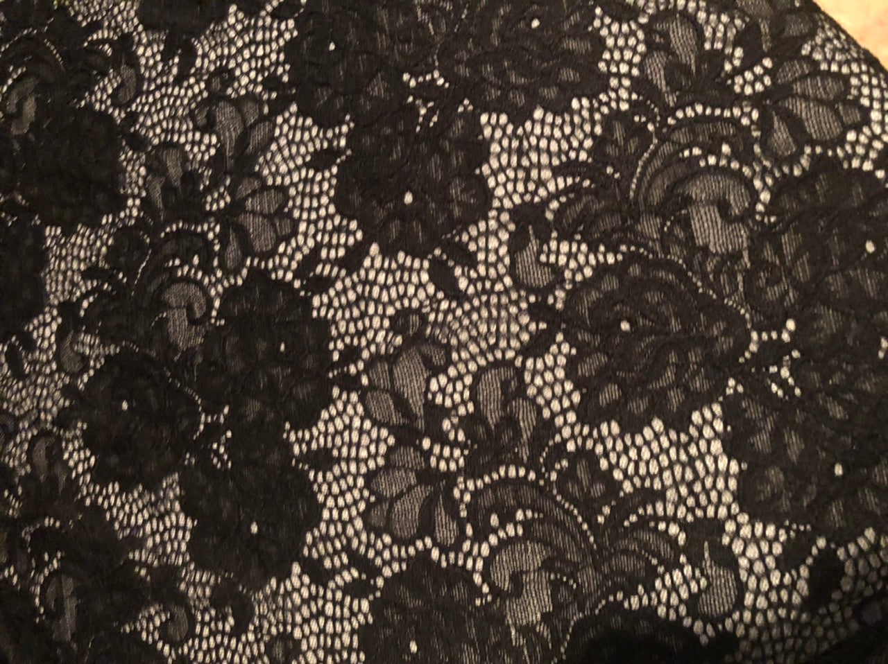 Chandail JULIA Noir DENTELLE Fleuri